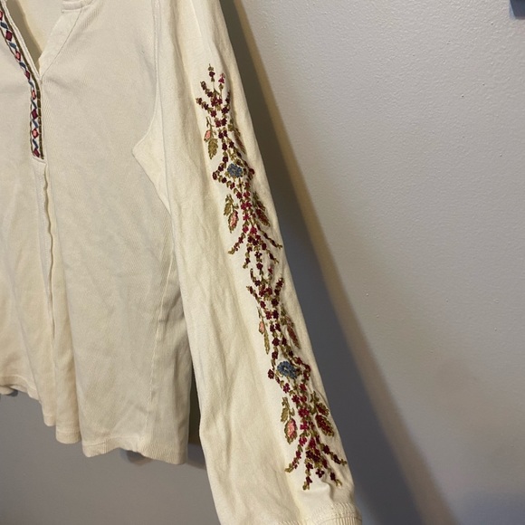 Sundance Women’s Cream Long Sleeve with Pattern Detailing on Sleeve Size S - Picture 3 of 6